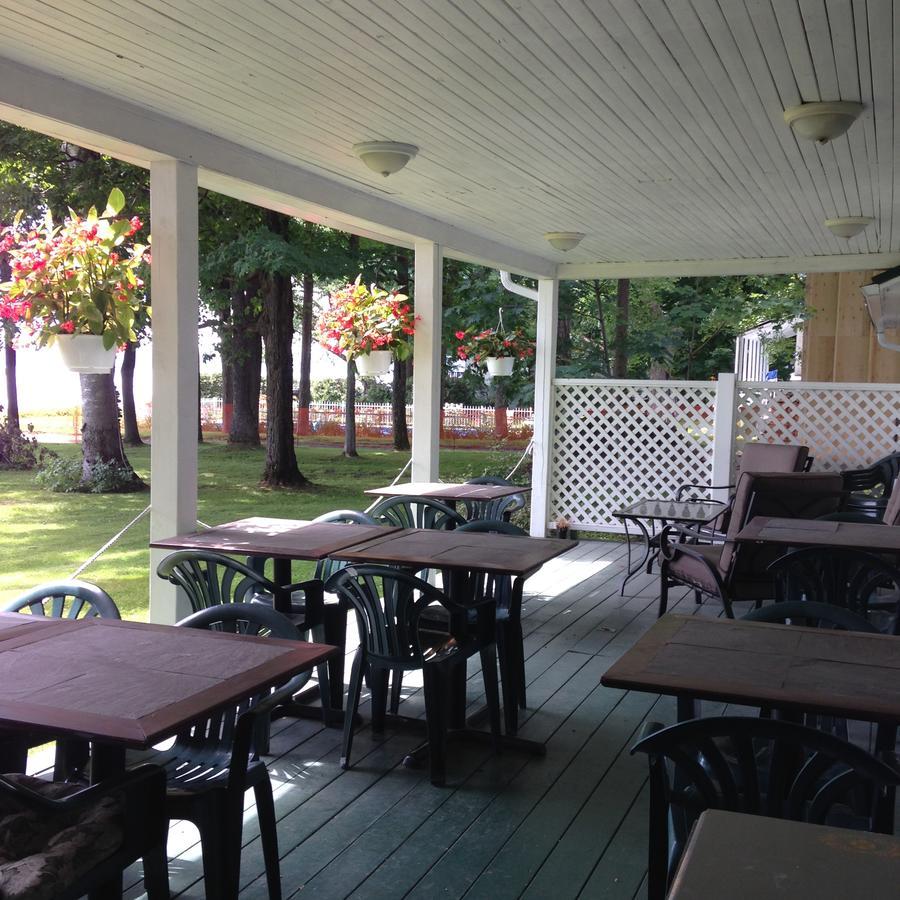 Auberge Les Blancs Moutons Saint-Laurent-de-l'ile d'Orleans Exteriér fotografie